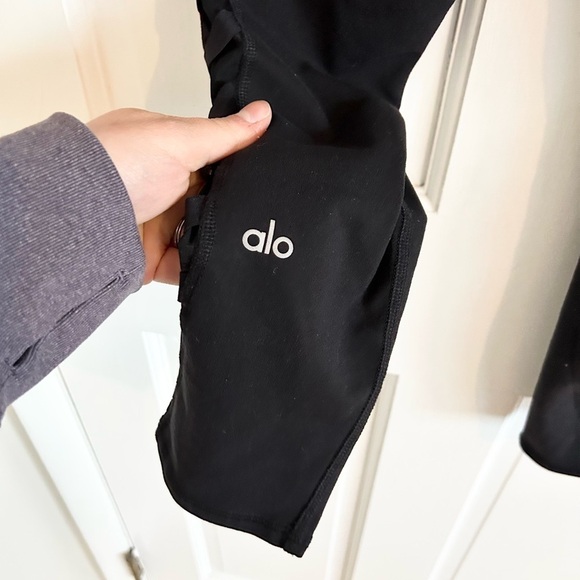 ALO black cropped leggings size XS - Picture 2 of 3